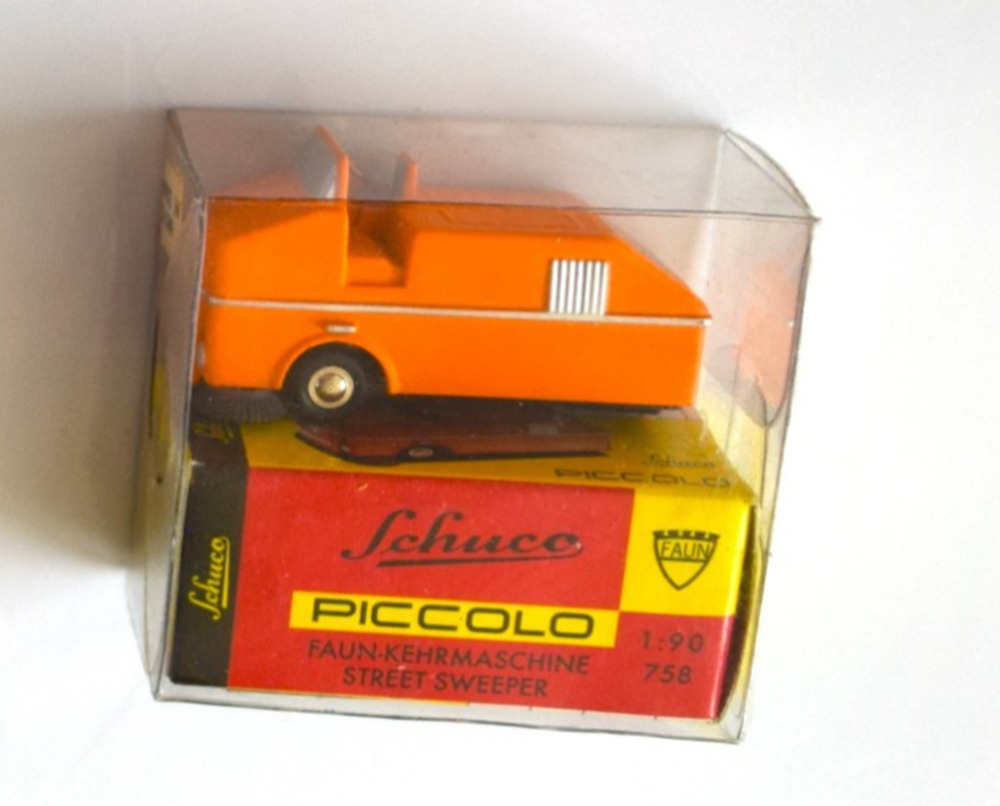 SCHUCO PICCOLO 1:90 FAUN Kehrmaschine Street Sweeper YELLOW 758 New Old Stock